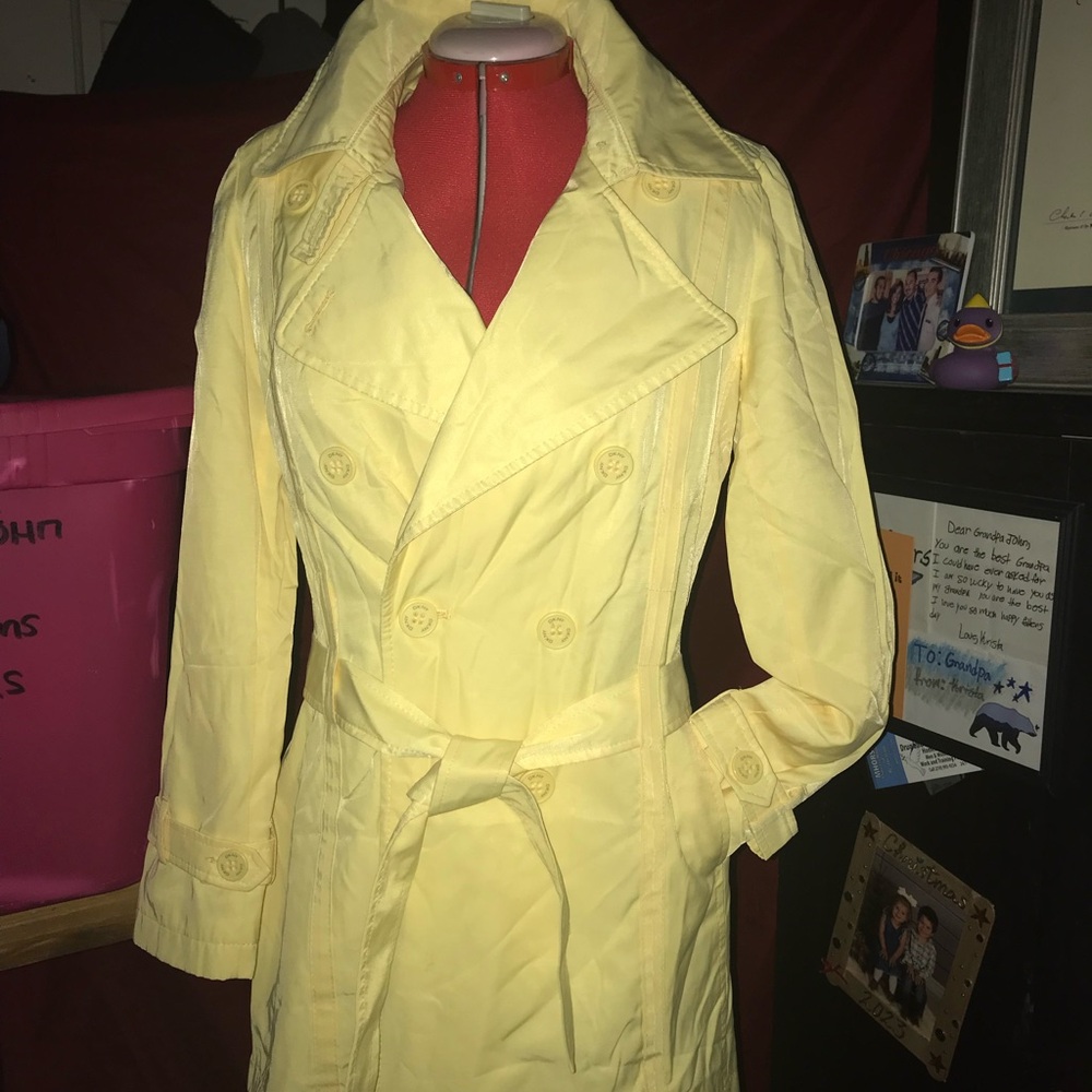 Andrea Del Valle S. Yellow Double-Breasted Short Trench Coat Size: Small